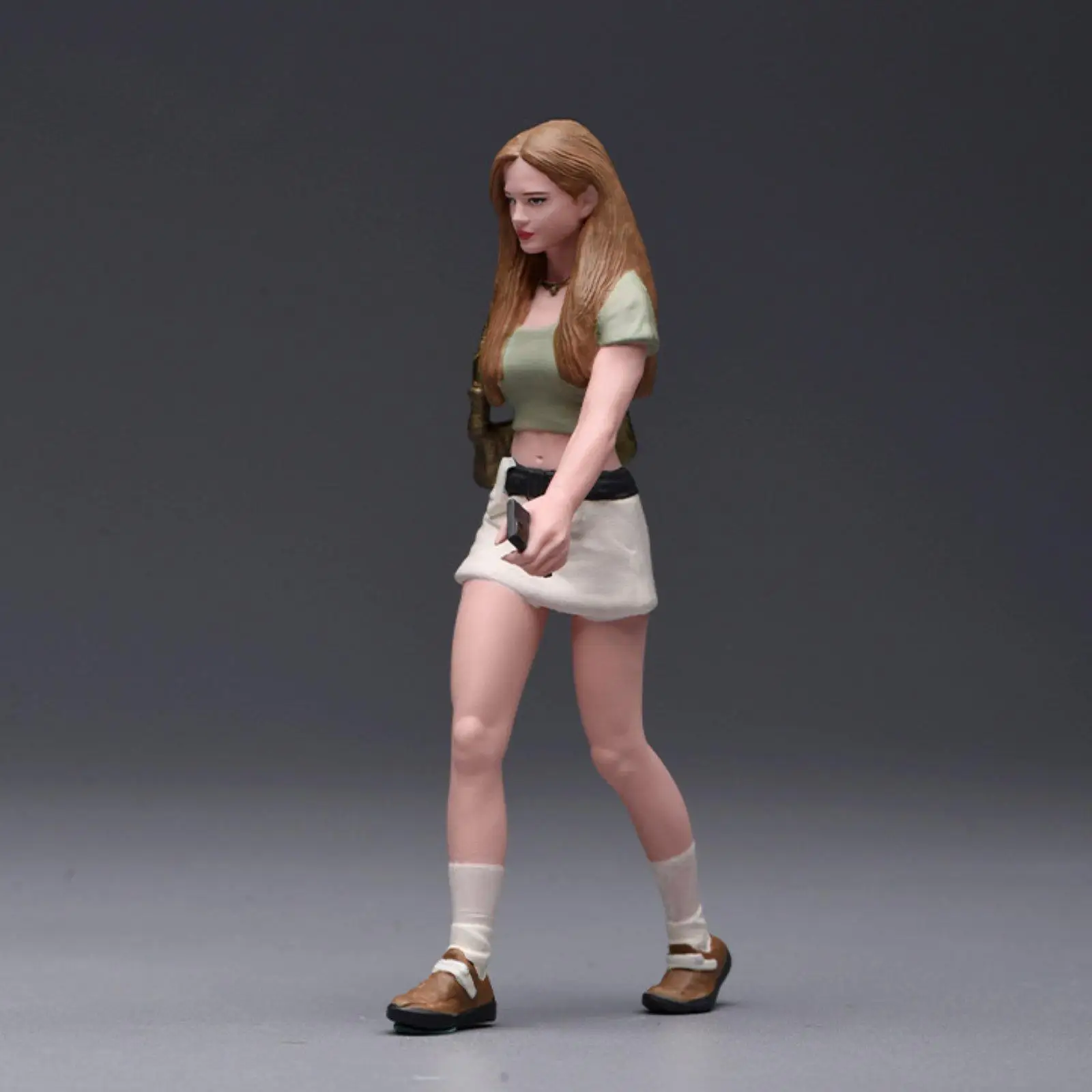 figura-a-escala-1-24-chica-caminando-decoracion-arquitectonica-miniatura-coleccionable-con-bolso-figura-femenina-detallada-y-pintada