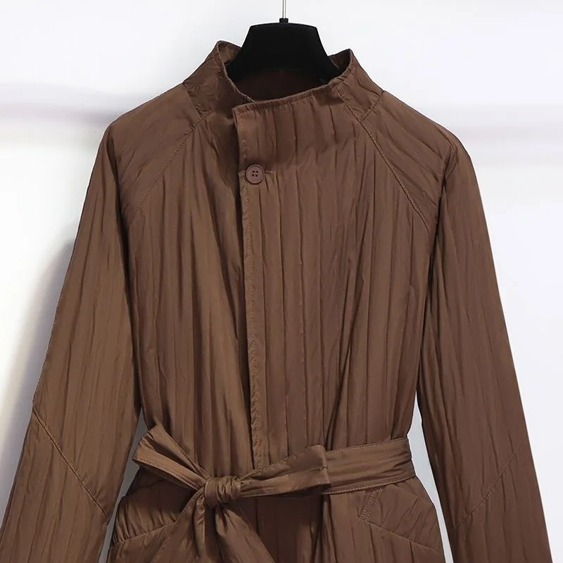 Autunno Inverno La giacca in cotone in vita da donna 2025 Nuova moda allentata pendolarismo vento colore puro tuta sportiva nera femminile