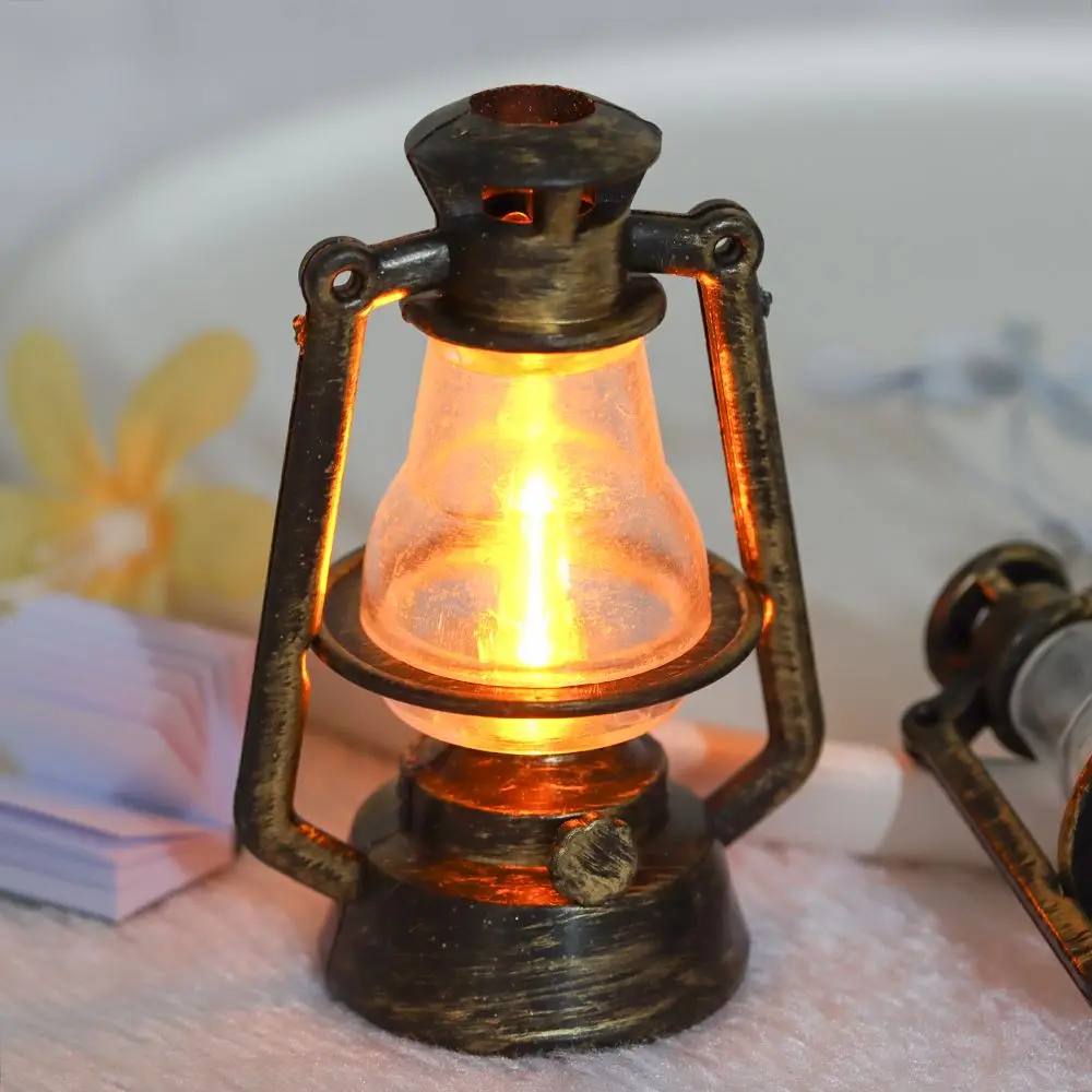 Styl retro mikro element dekoracji krajobrazu dla lalek Mini latarnia naftowa ozdoby sceniczne miniaturowa lampa naftowa akcesoria do domku dla lalek