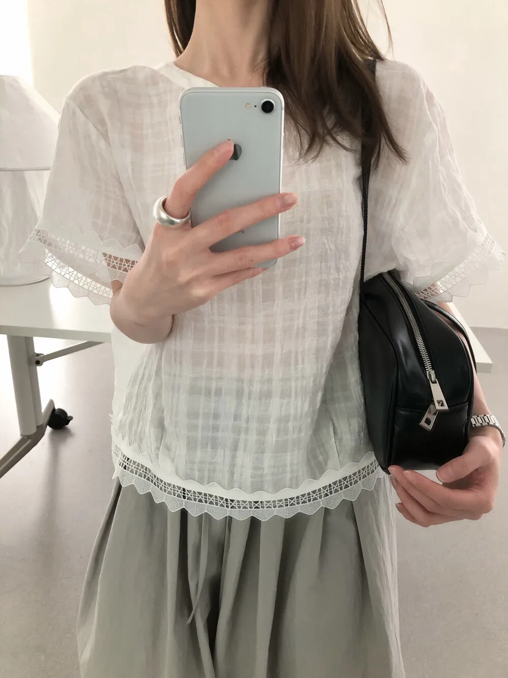 

Lilian Seven Meter Linen Silk Commute Arm Covering Shirt Versatile Breathable round Neck Short Sleeve Loose Fit Women's Shirt