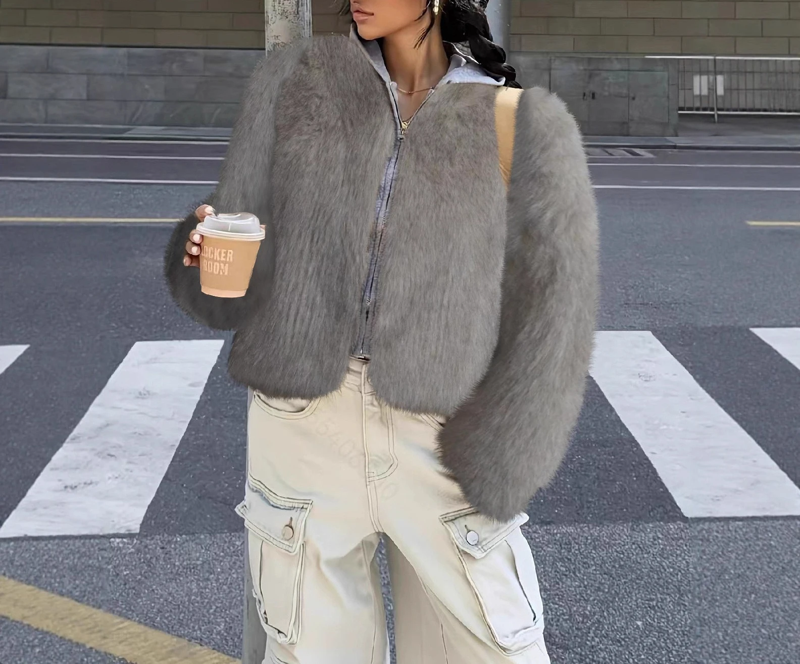 ブラウンフェイクファーコート レディース 秋冬新作 ライトラグジュアリーファートップス 袖丈がおしゃれなショートジャケット