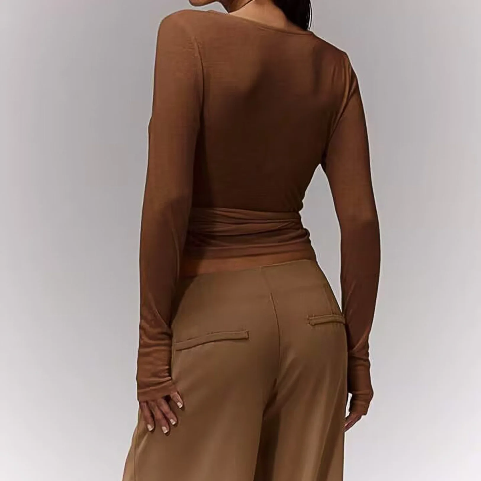 เสื้อยืดผู้หญิงทรงเข้ารูป คอวี ผูกเชือก แขนยาว สีพื้น ผ้าโพลีเอสเตอร์ รุ่นสปริง 2025 เหมาะสำหรับใส่ไปทำงาน