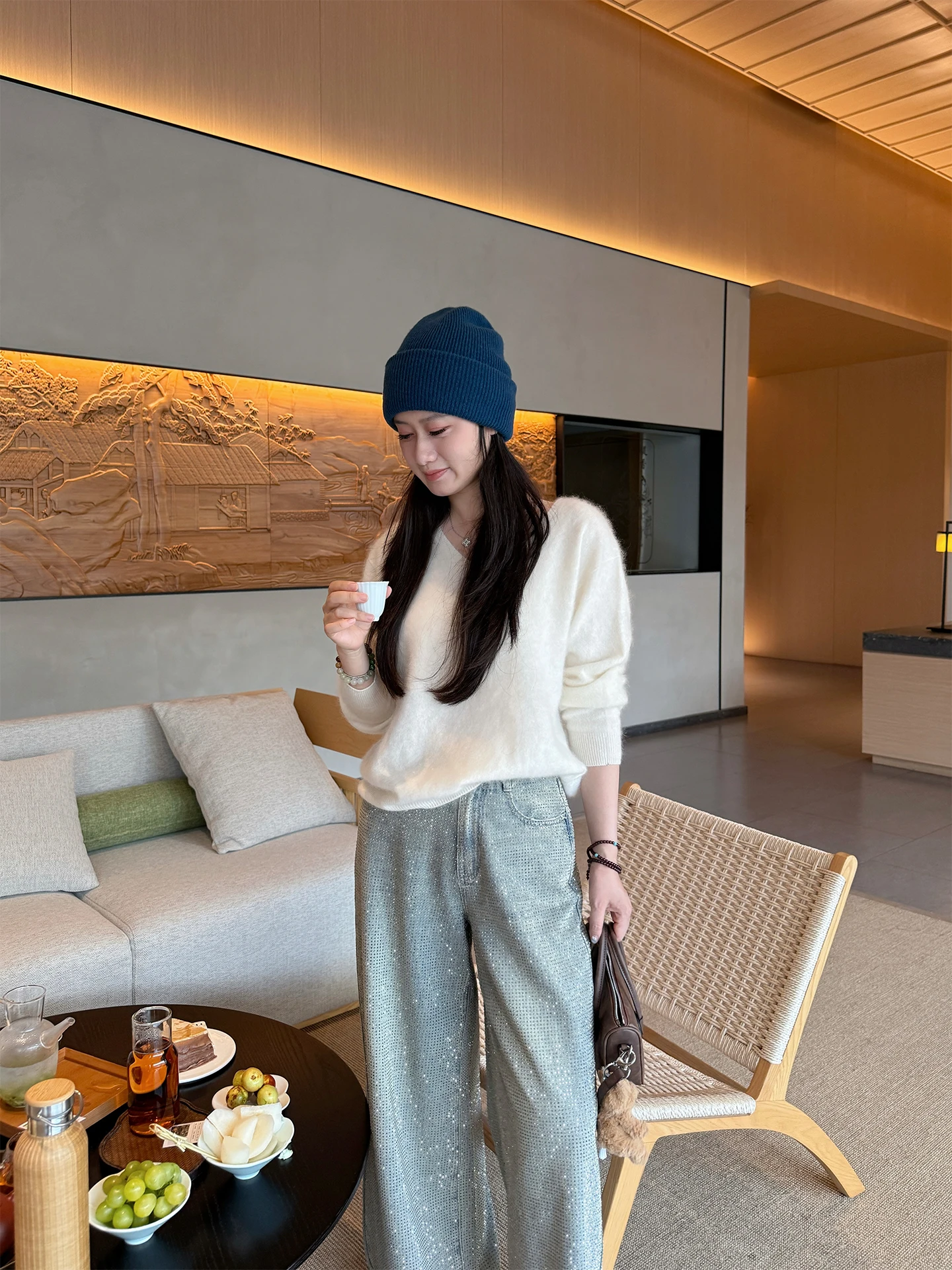 

Knitted cashmere simple sweater design sense in autumn and winter V-neck sweater ladies' top