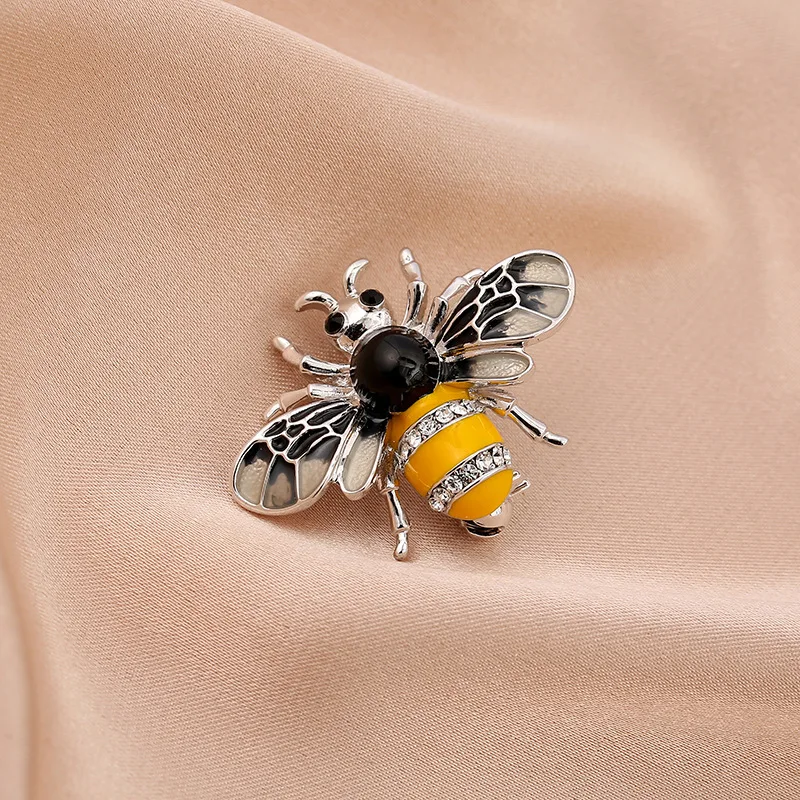 Cartoon Insect Enamel Honeybee Pins Cute Metal Bee Pearl Brooch Bag Clothes Lapel Pin Funny Animal Fashion Jewelry Gifts for Fri