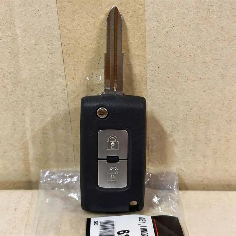 For Mitsubishi Pajero V93 V97 V98 V87 New OEM Remote Key Fob Assembly Made in Japan With Transponder Chip Part No.6370B882