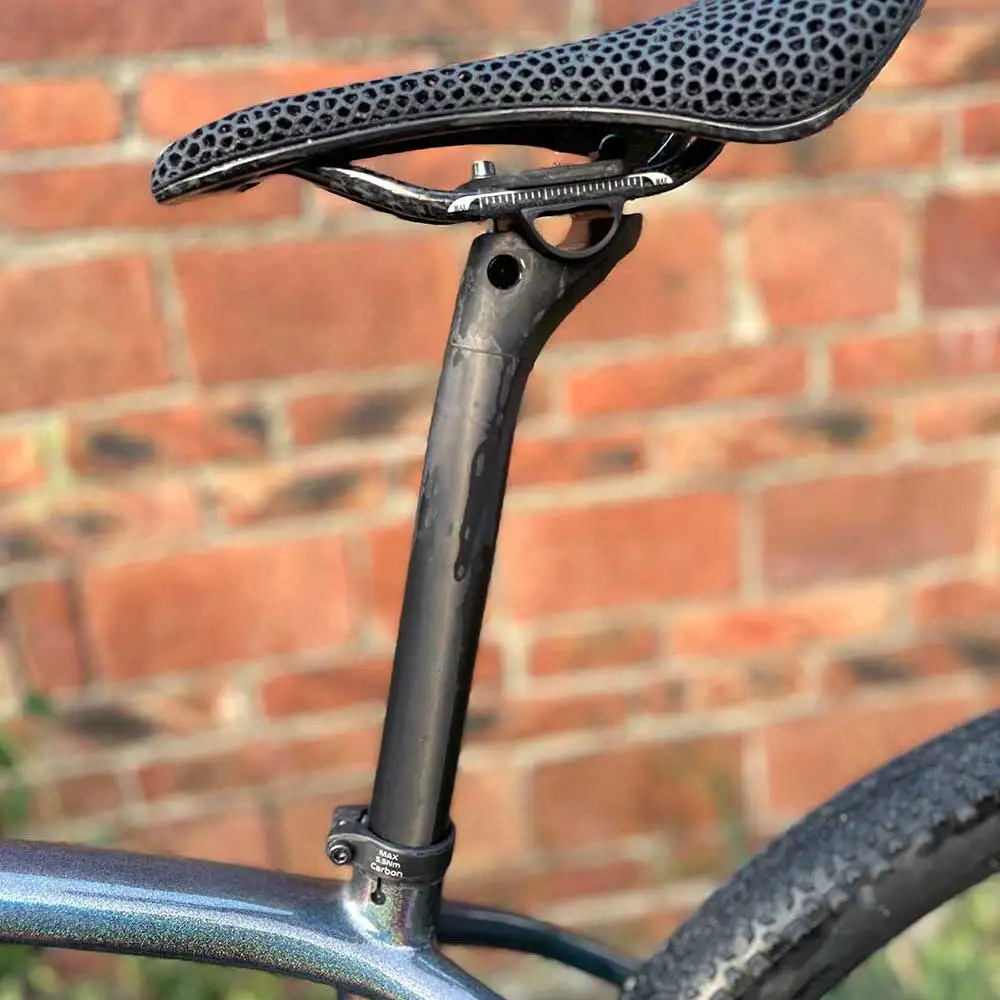 ELITA ONE Carbon-Sattelstütze mit 20mm Offset für MTB/Rennrad, 27,2/30,9/31,6mm Carbon-Fahrradsattelrohr, UD Blankes Carbon – Detail 1