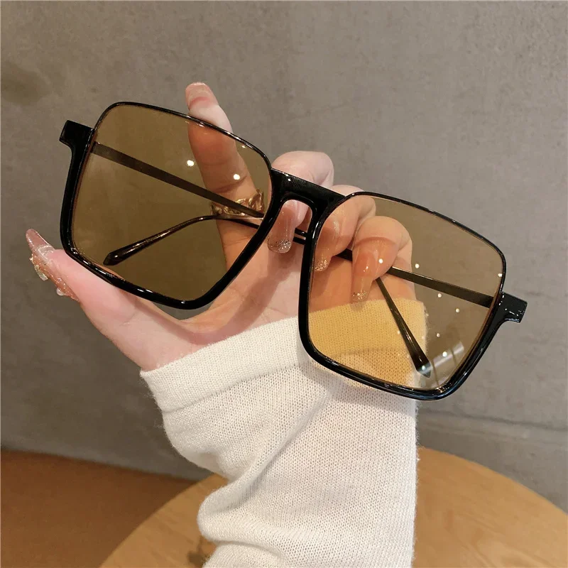 2024 New Vintage Fashion Sunglasses For Women Metal Square Frame Luxury Shades Pink Sun Glasses Photograph Sun Eyewear UV400