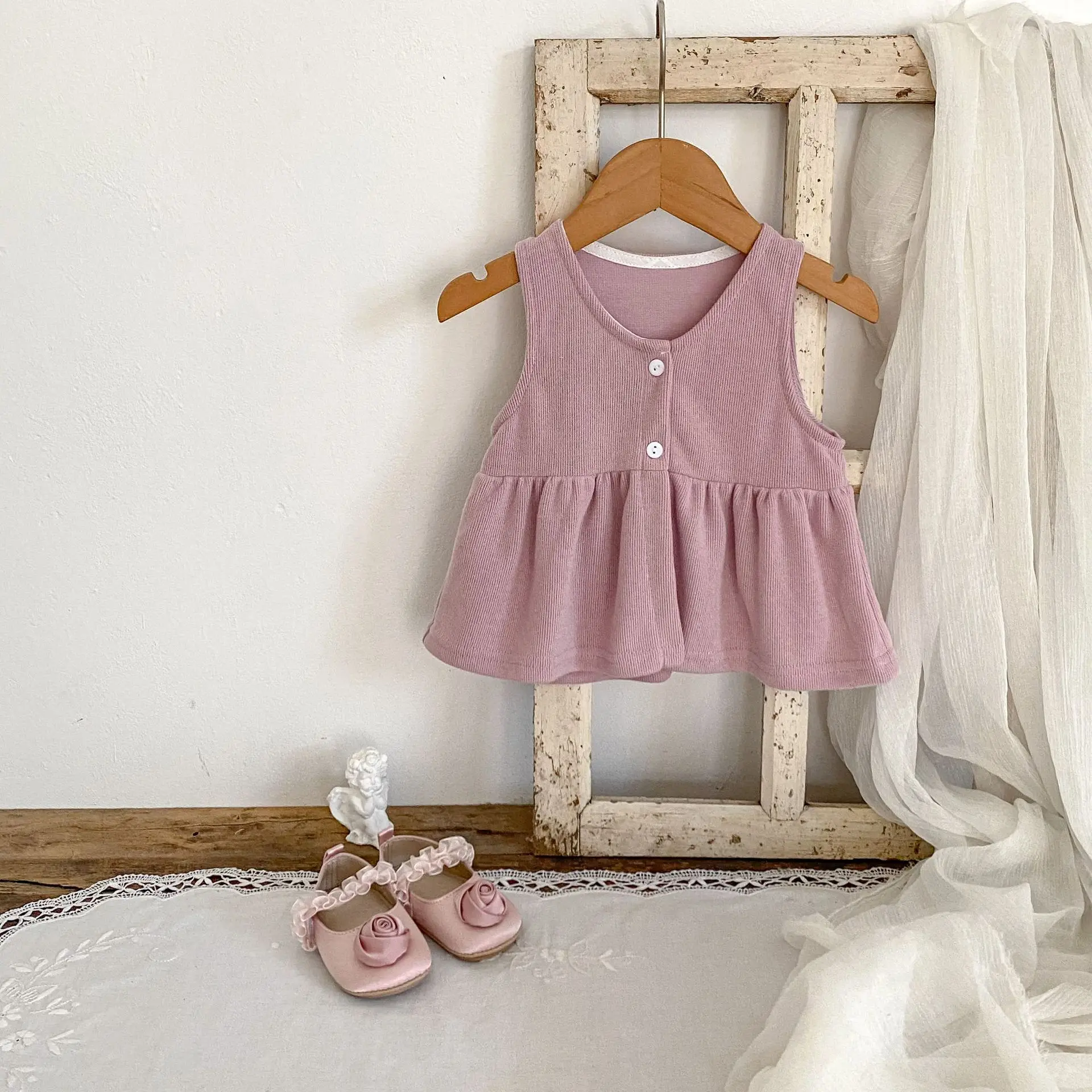 

Autumn new 0-3 year old baby clothing, exquisite baby girl fashion versatile sleeveless cardigan wide swing vest top