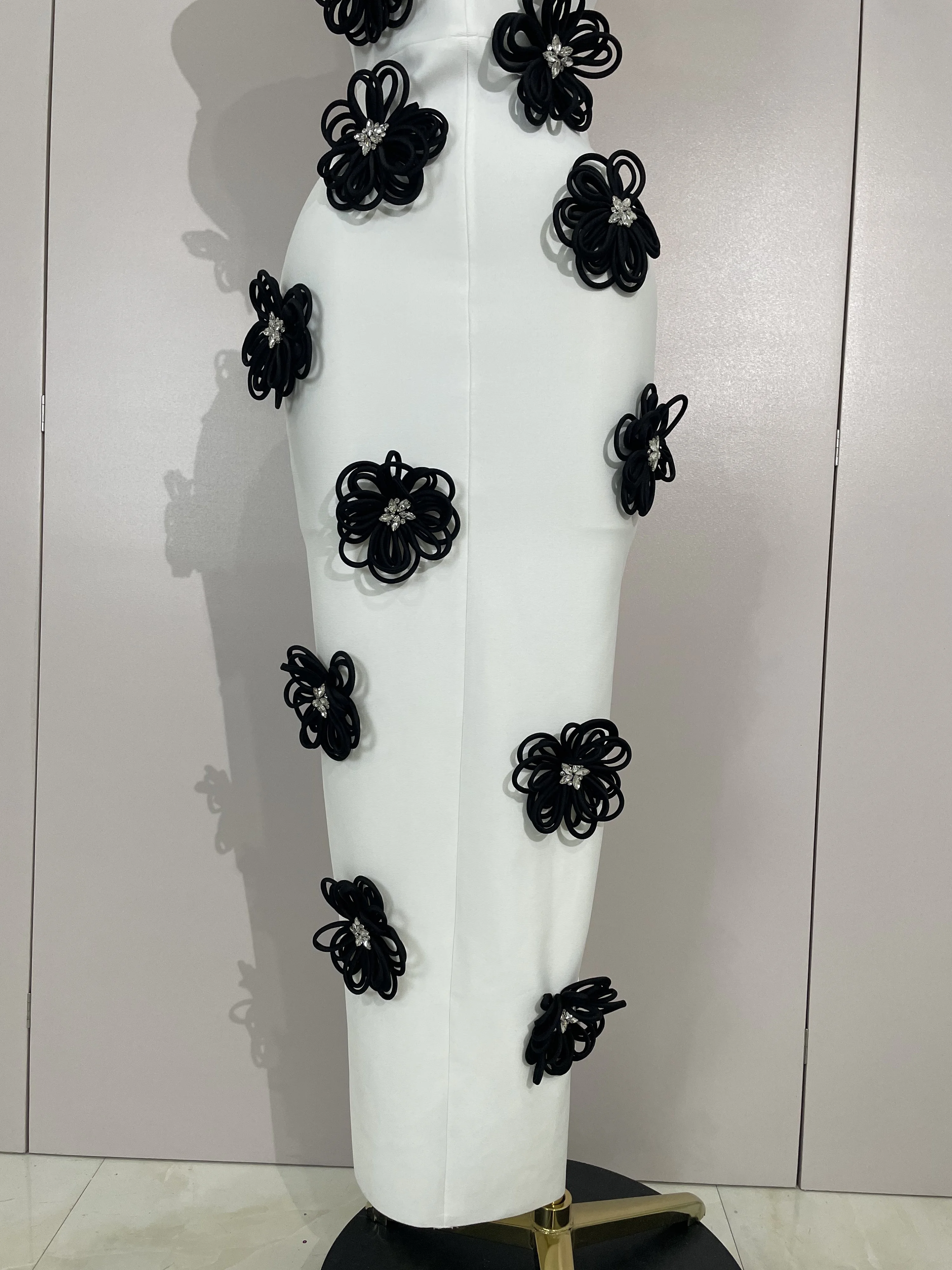 Elegancka, błyszcząca sukienka bandażowa z czarnymi kwiatami, białymi ramiączkami, długa, dopasowana do ciała, idealna na wieczorne przyjęcia, urodziny, bal, vestido.