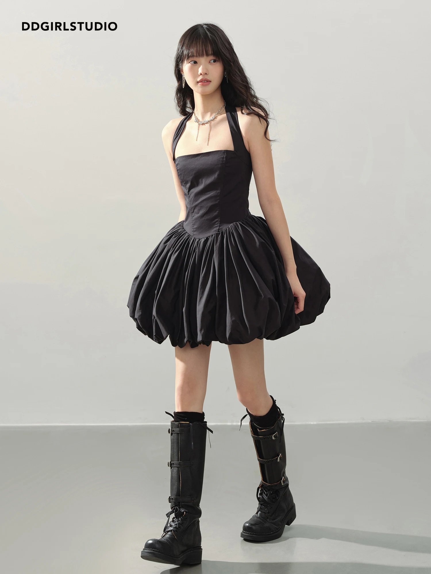 

Черное платье Ddgirl в стиле сказки с открытой спиной, приталенным силуэтом и рукавами-фонариками с оборками для молодых женщин, летняя повседневная одежда