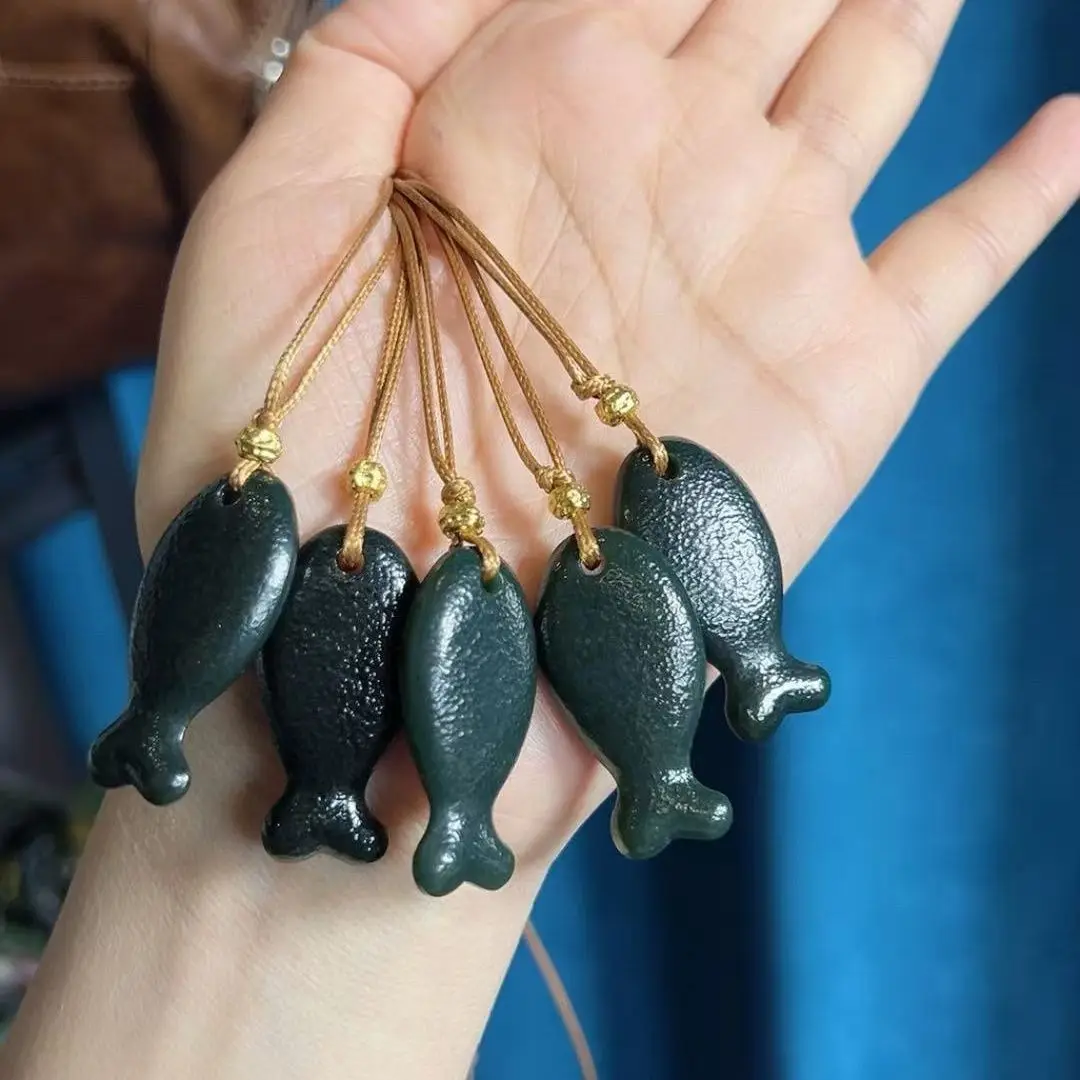 

The new Xinjiang Hetian jade has fish pendants every year, and Hetian jade has more than every year. The owner's new neck is pur
