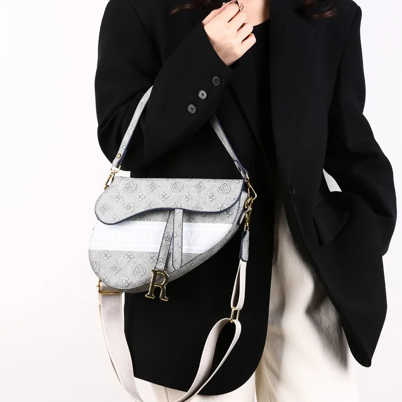 

Luxury Designer Crossbody Bag Elegant Minimalist Vintage For Fashion Women With Solid Color Letter Logo