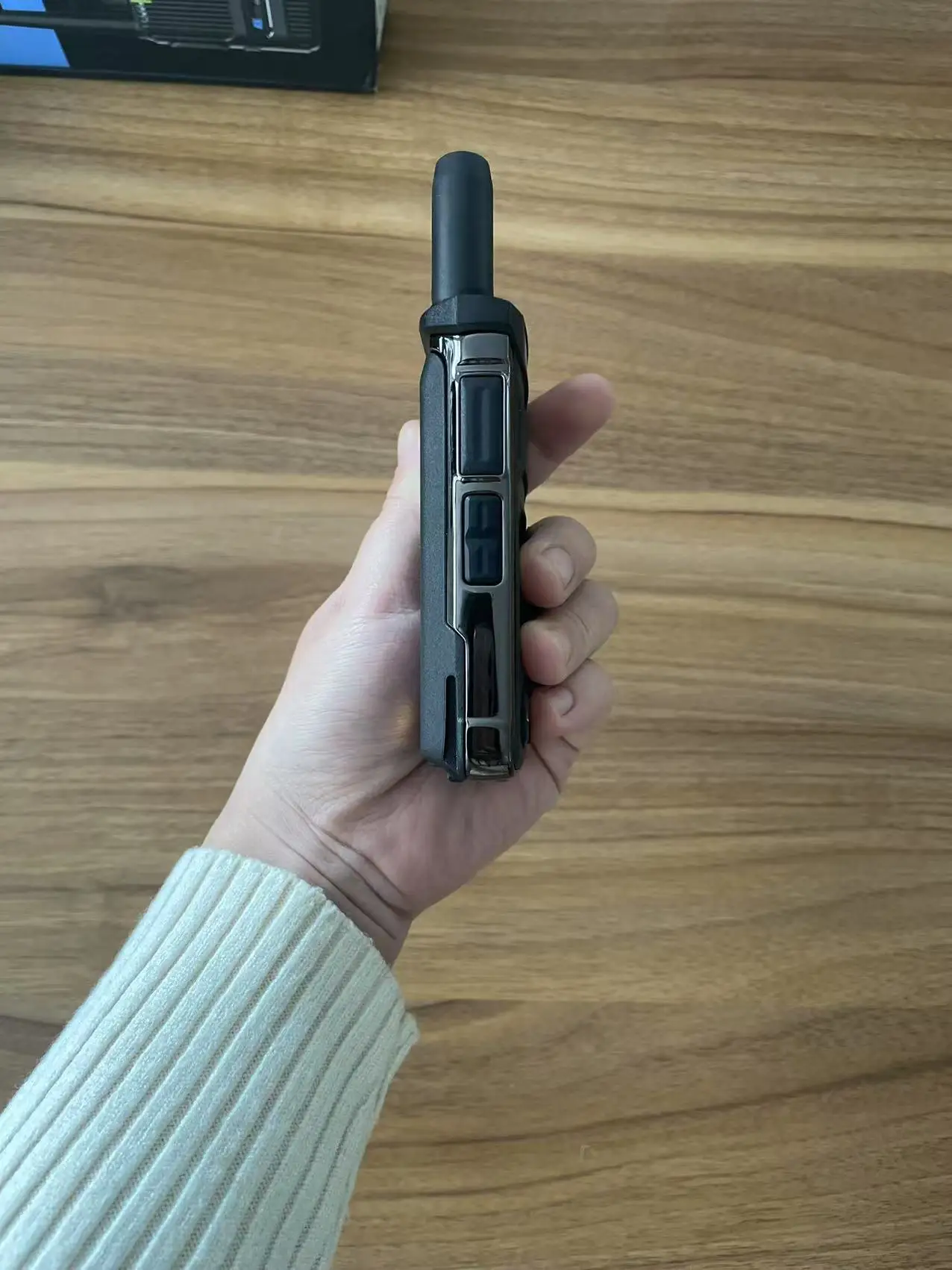 Горячая распродажа 2025 года, портативная рация 4G с длительным сроком службы батареи, портом типа C и домофоном 5000 км, глобальная поддержка SIM-карты PTT