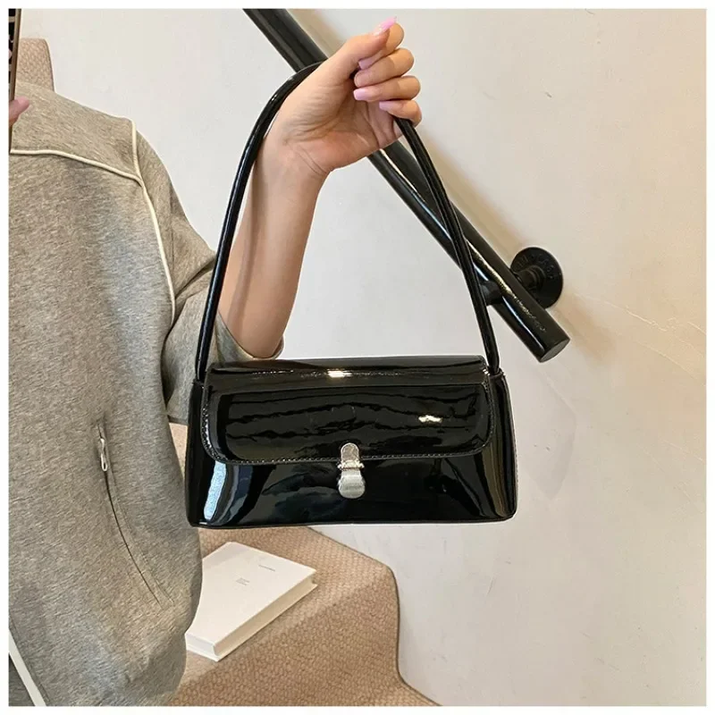 

2025 Summer Women's Glossy Vintage Underarm Bag - Niche Retro Shoulder Purse, Stylish Chic Handbag for Daily Use
