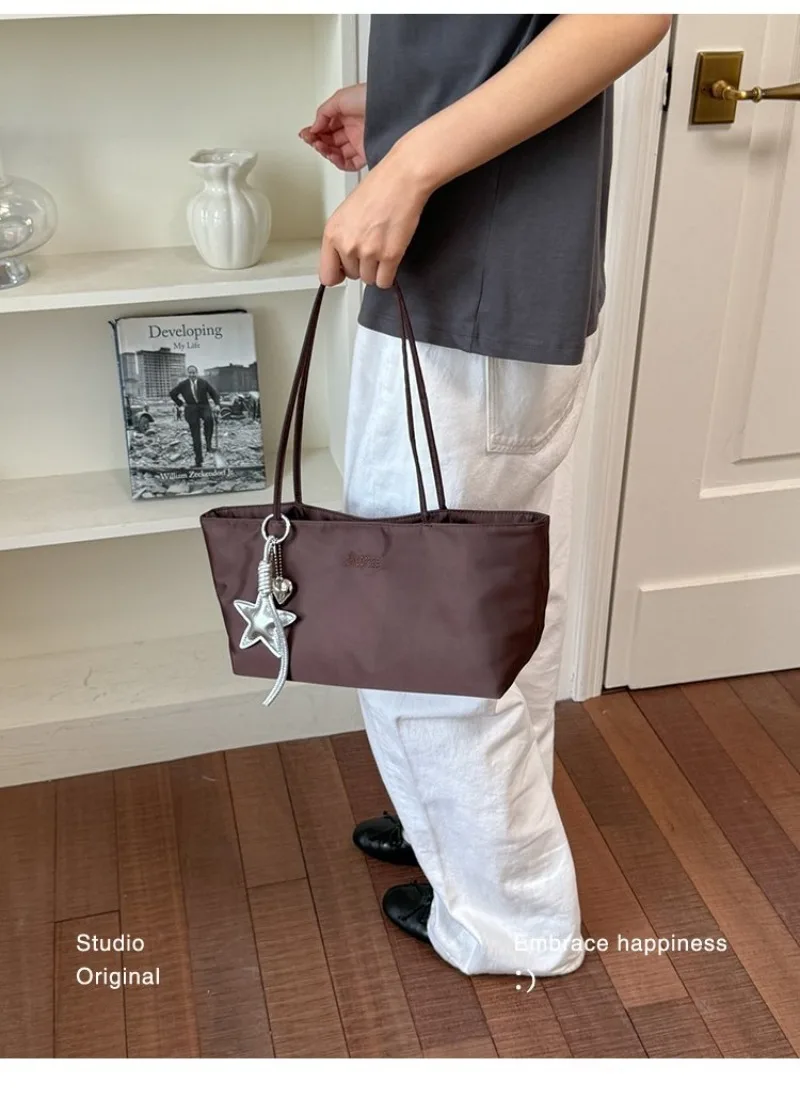 CEEKAY Minimalistische Handtasche aus massivem Nylon, zwei Tragemöglichkeiten, Metall-Sternanhänger, für Mädchen, vielseitig einsetzbar, frische, tägliche Unterarm-Umhängetasche – Detail 32