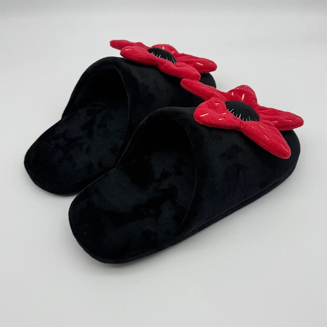 รองเท้าแตะขนปุยลายการ์ตูน Stranger Things สีแดง ลายดอกไม้ รองเท้าใส่ในบ้านสำหรับผู้ชายและผู้หญิง พื้นรองเท้านุ่ม ของขวัญคริสต์มาส