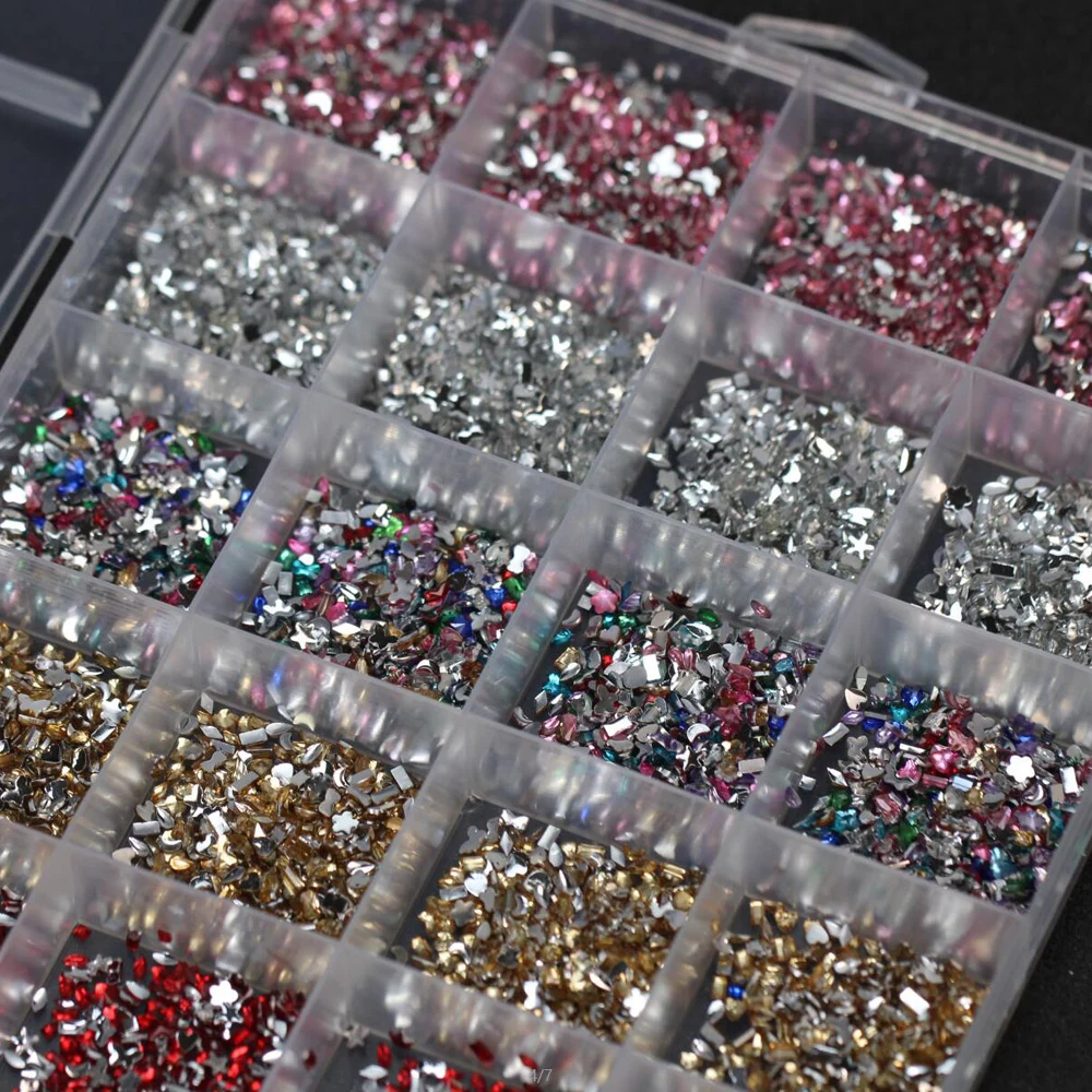 24Grid 3D Colorato Mini formato irregolare Nail Art Strass Circa 6000 Glitter Nail Diamond Iridescent Specchio Nail Zircone