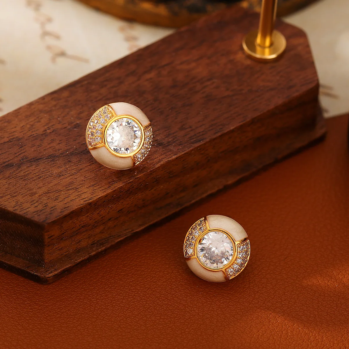 Natural shell micro-set zirconia full-diamond earpiece electroplated niche stud earrings