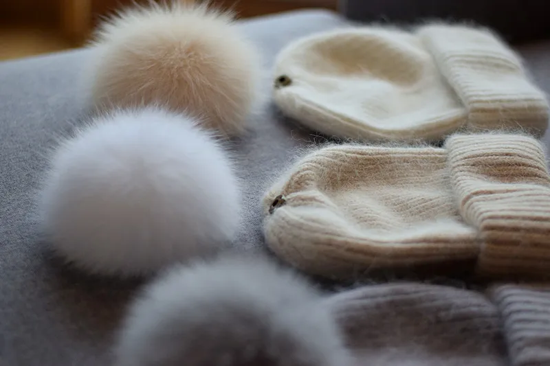 Winter Women's Real Fox Fur Pom-Pom Knitted Beanie Cap with Rabbit Fur Trim and Cashmere Touch