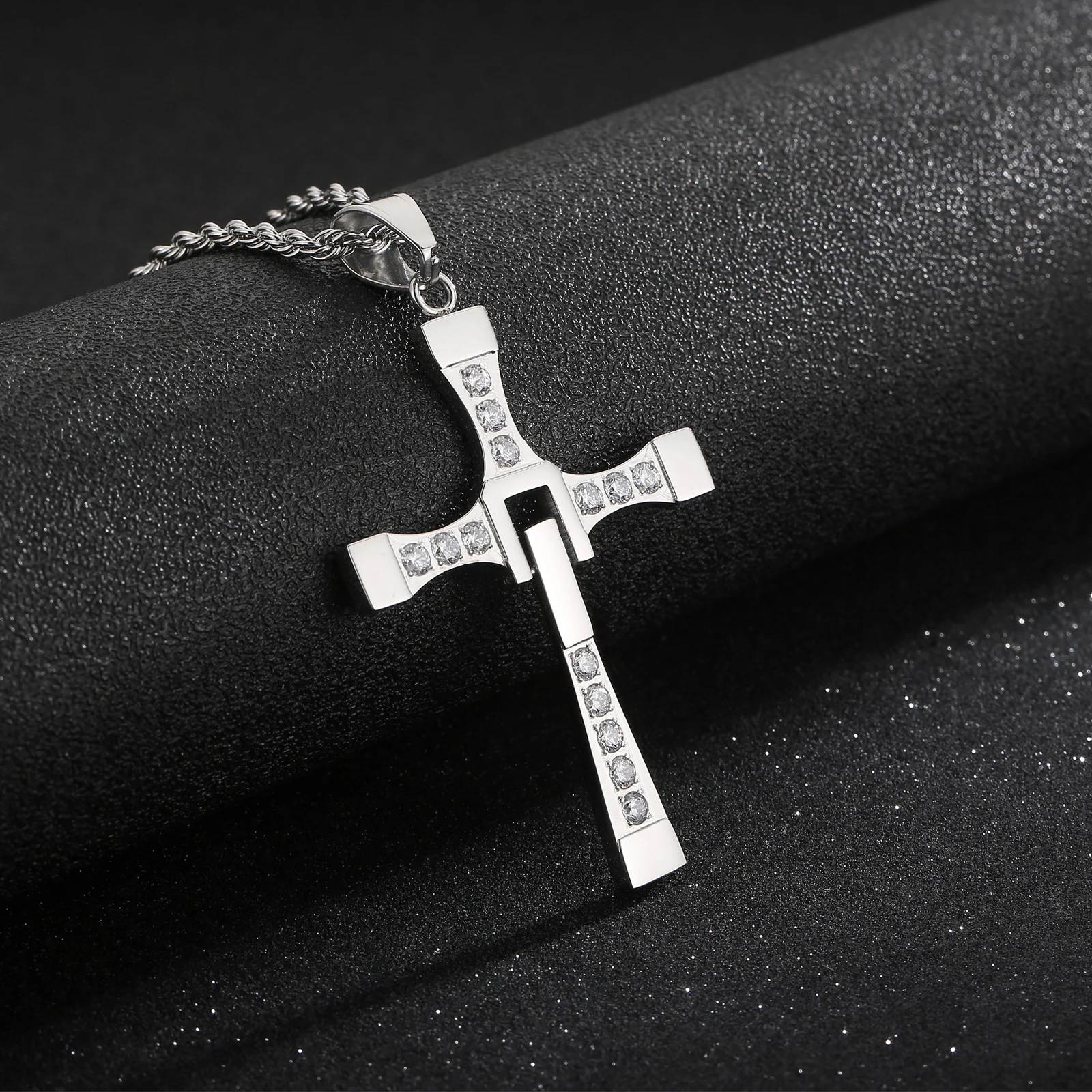 Stainless Steel Cross Men\'s Pendant Necklace Fast And Furious Dominic Toretto Same Paragraph Fashion Rhinestones Jewelry