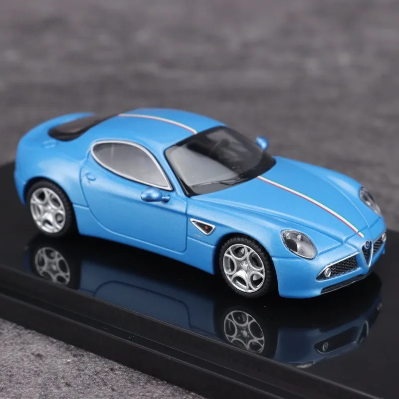 en-stock-modele-de-voiture-de-course-en-alliage-moule-sous-pression-1-64-8c-2008-ice-lake-blue-article-de-decoration-creatif-cadeau-de-festival