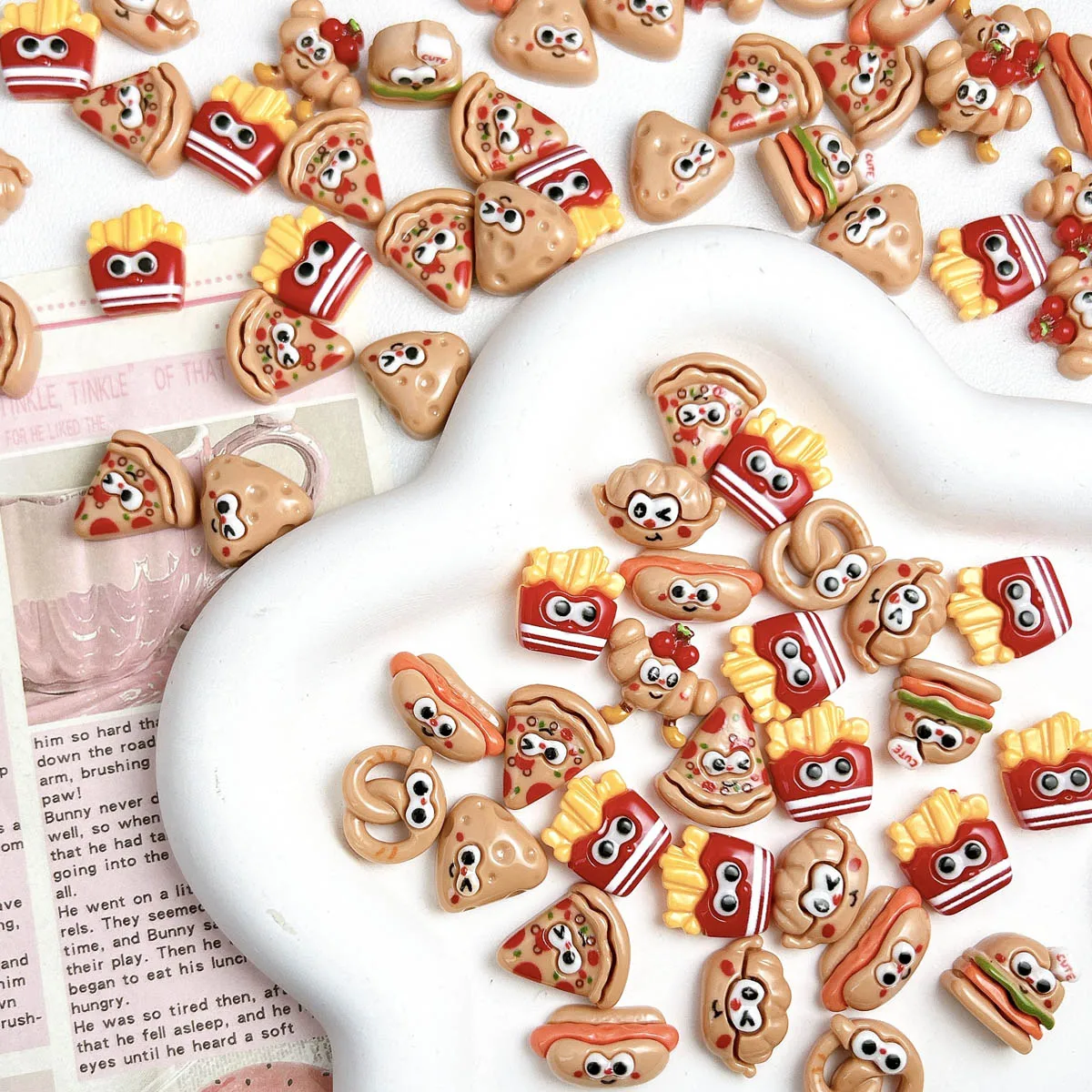 30個入り 漫画風 かわいいチーズピザ レジンネイルチャーム 3D クリエイティブ 大きな目 ホットドッグ フードシリーズ ネイルアートデコレーション DIYネイル用