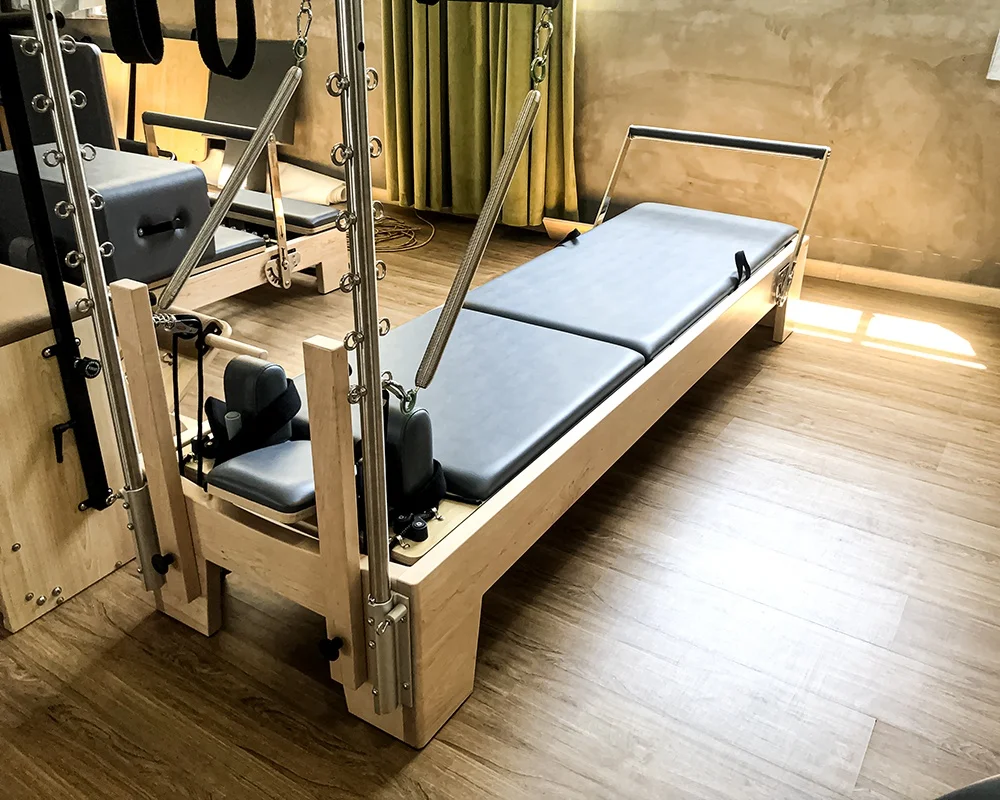 

Индивидуальная йога-студия, использование белого клена, полубашенной трапеции, кровати-реформера для пилатеса с коробкой и доской для прыжков