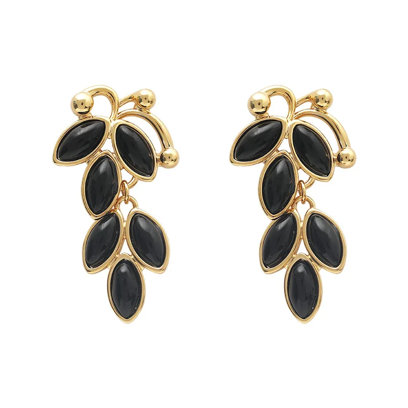 

French retro earrings, earrings, fashionable mosquito coil disc earclips.