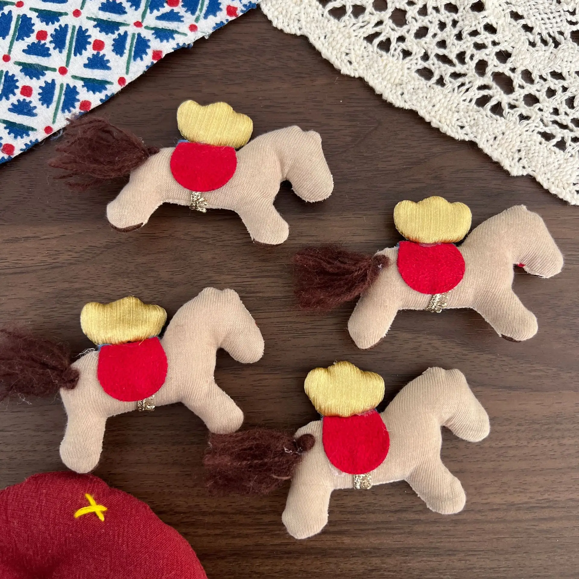 Brooch Pin DIY Accessory Cotton Filled Linen Embroidered Lucky Horse for Kids Scarf Clothing Bag Decor Mini Lightweight