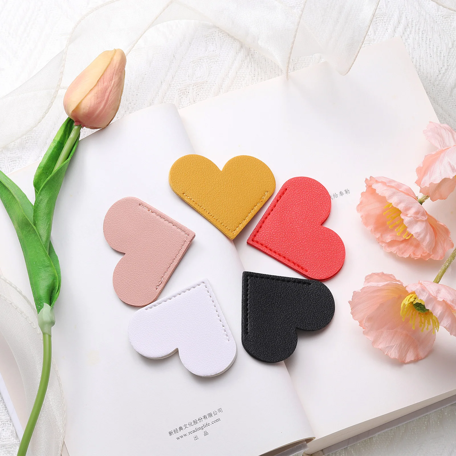 6Pcs Leather Triangle Heart Bookmark Corner Bookmarks Book Marks Page Markers Cute Page Clip Page Folder Corner Protective Cover