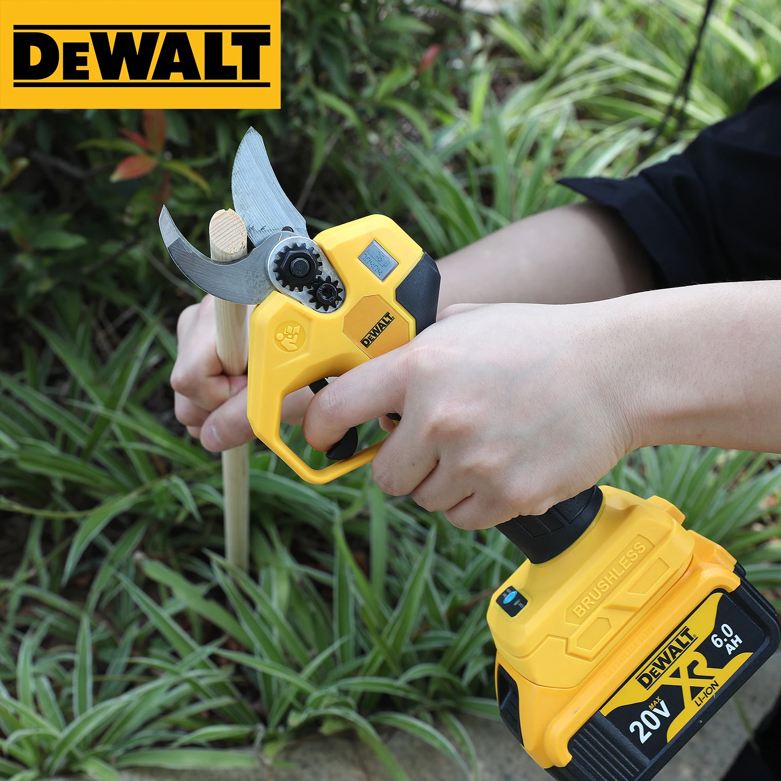 

DEWALT 20V Brushless Electric Pruning Shears 2.5cm Cutting Capacity SK5 Steel Blade for Garden Tree & Branch Pruning Trimming