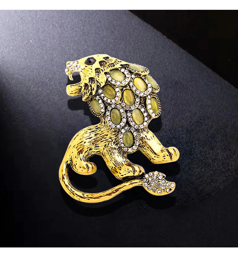 Cross border diamond studded animal chest flower coat pin high-end accessory, vintage alloy lion brooch