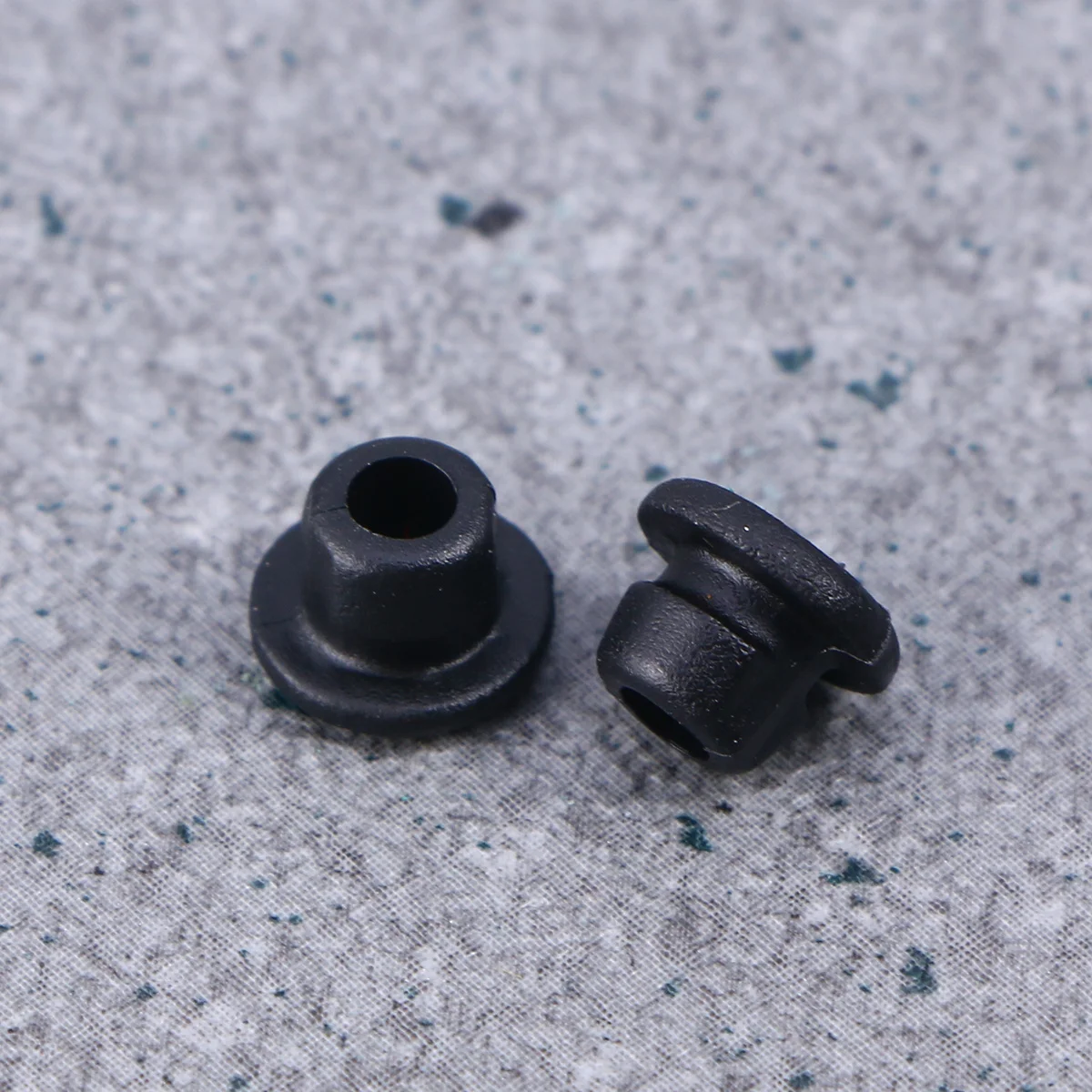 

100Pcs Grommets Flexible Silicone Grommet for Needle Loop Secure Armature Bar Connection Black Grommets