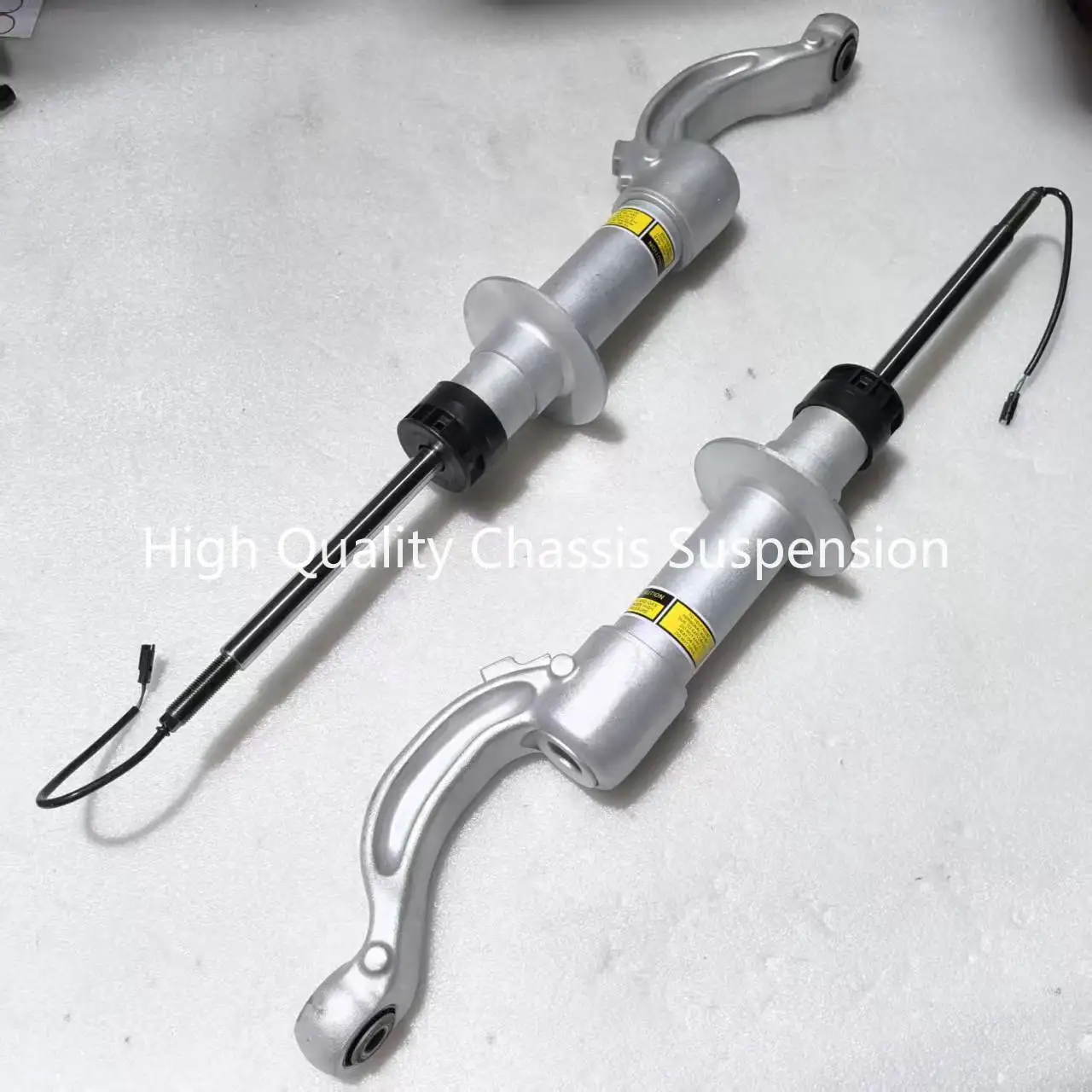 High Quality 2X Front Shock Absorber Struts For Maserati Quattroporte M156 AWD 14-  670030332 462400009473, 46 2400 009 473