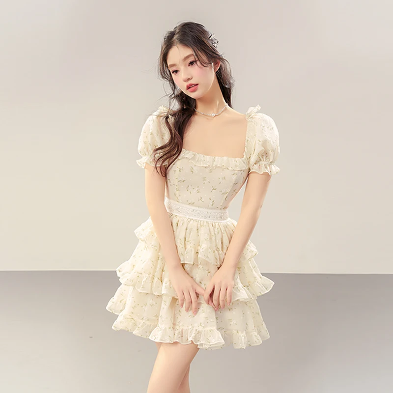 

Женское платье с коротким рукавом и бантом на талии