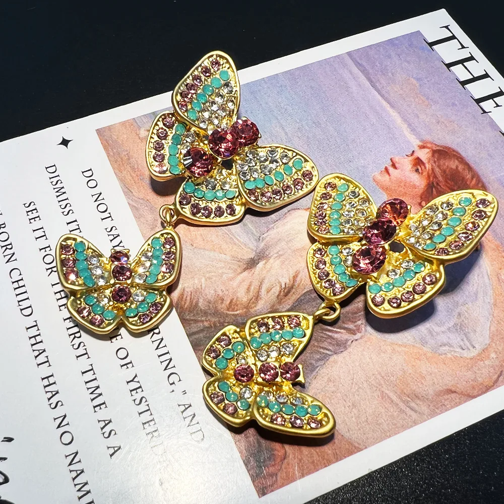 Accesorios DIY, pendientes con flecos de mariposa con diamantes de color retro, chapados en oro real, estilo industrial europeo y americano.