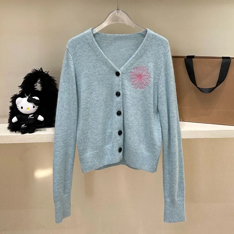 

Женский вязаный кардиган с вышивкой ромашек, V-образный вырез, осенне-зимняя коллекция, повседневная удобная дышащая мягкая ткань