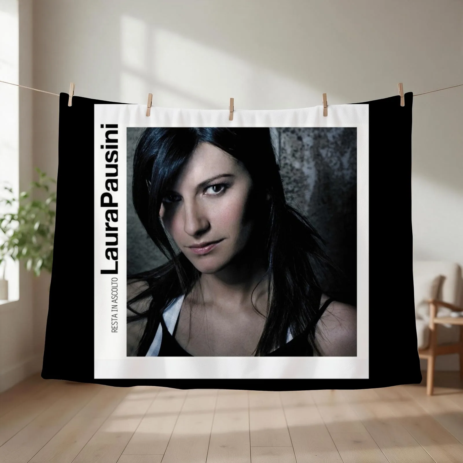 Laura Pausini resta in ascolto Throw Blanket Heavy Plaid wednesday Summer Blankets