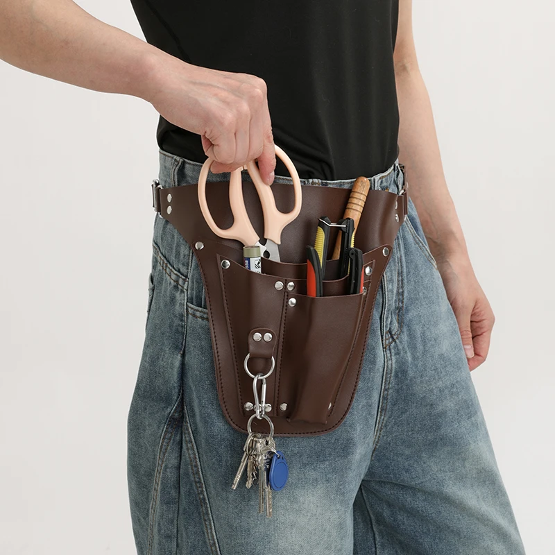Sac banane cuir, poches croisées - usage example