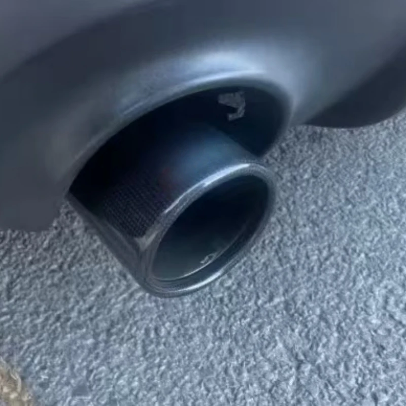 Hochwertige universelle Auto-Auspuffblende, matt/glänzend, mit Carbonfaser-Auspuffrohrabdeckung und K-Logo – Detail 3