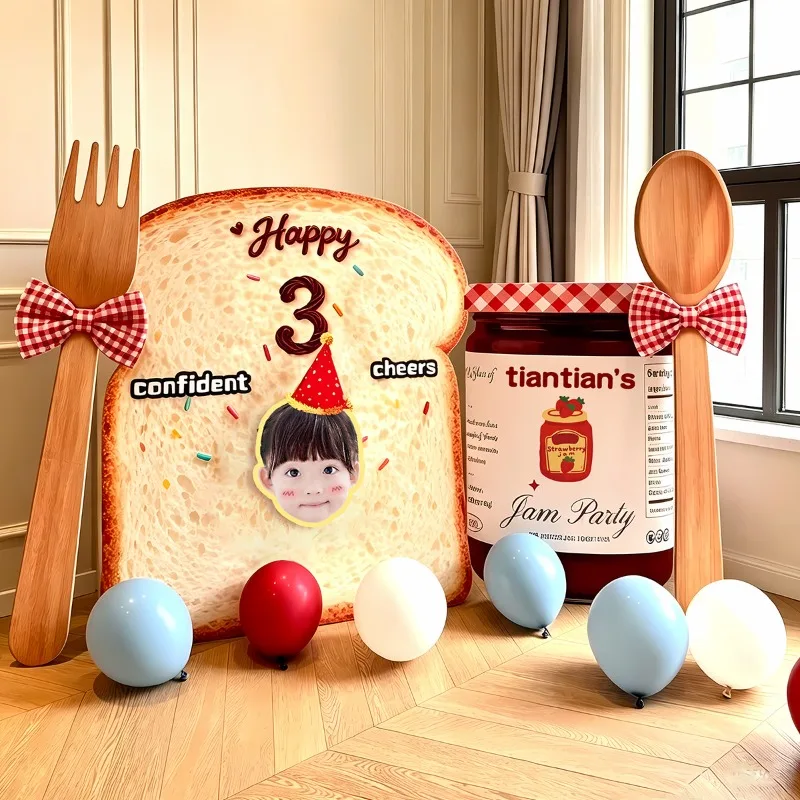 Two-year-old birthday arrangement 3-year-old female treasure toast bread jam large rice spoon fork kt board background balloon
