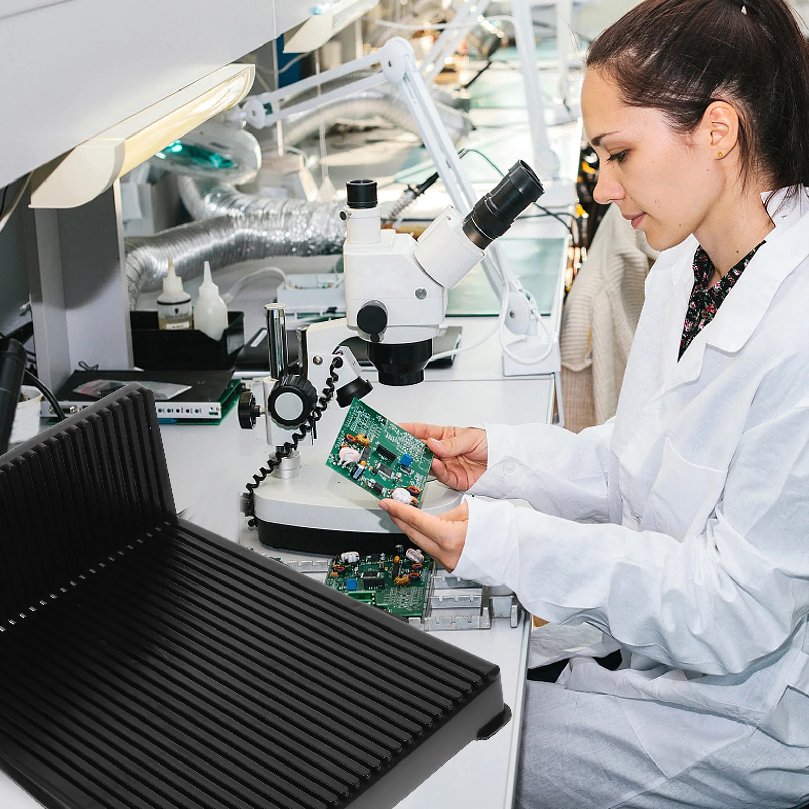 

Anti-Static Circuit Board Display Holder L-Shaped 25 Slot Circuit Board Storage Stand For Soldering Display Use