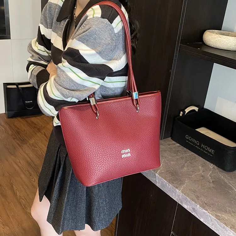 

2025 Summer 251 Versatile New Shoulder Bag Average Size Zipper Nylon Cloth 2025 Summer Letter Tote Bag