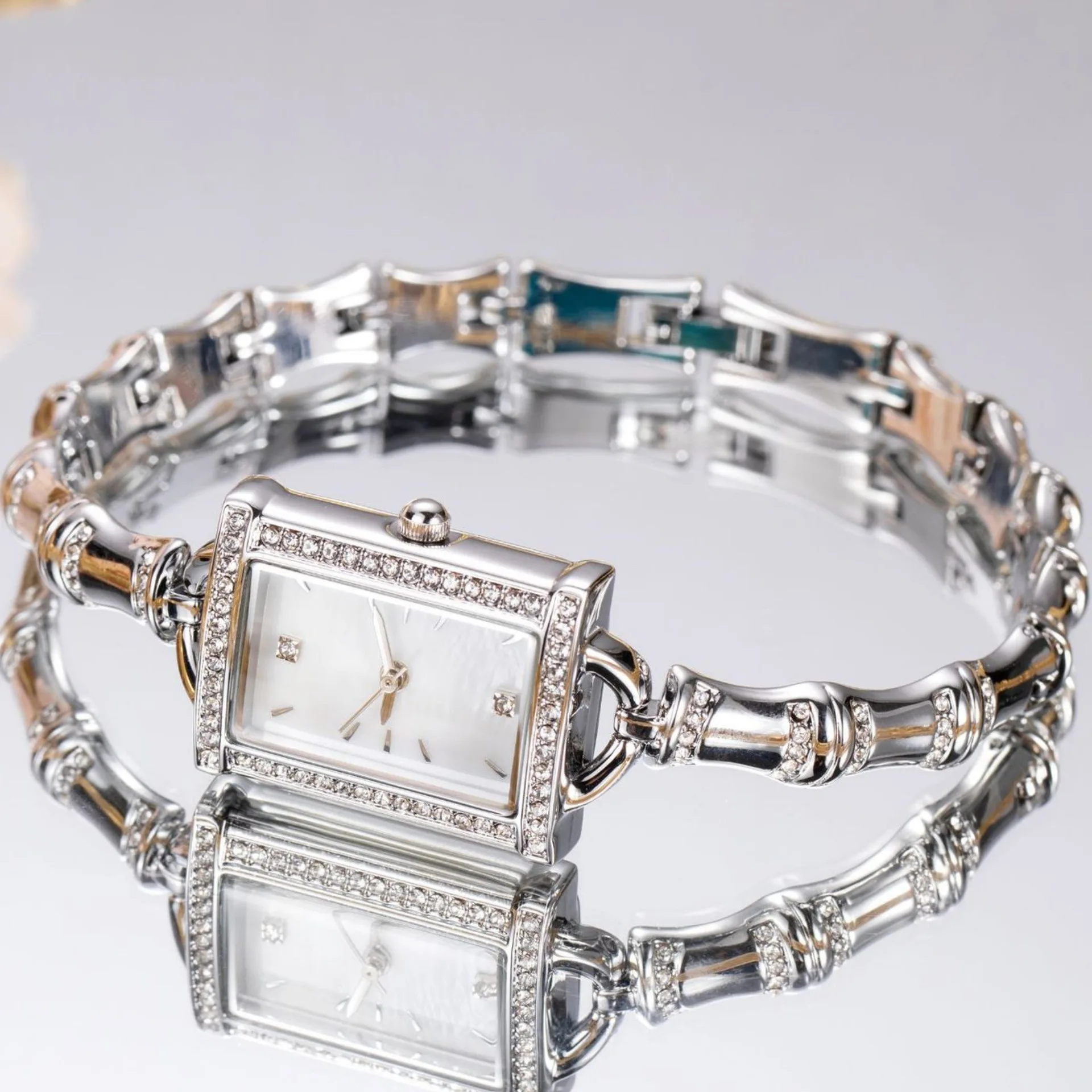 Relojes Bamboo-Link Petite Golden con Diamantes, Reloj de Pulsera de Cuarzo para Mujer, Elegante, con Caja Cuadrada, para Vestir y Regalar