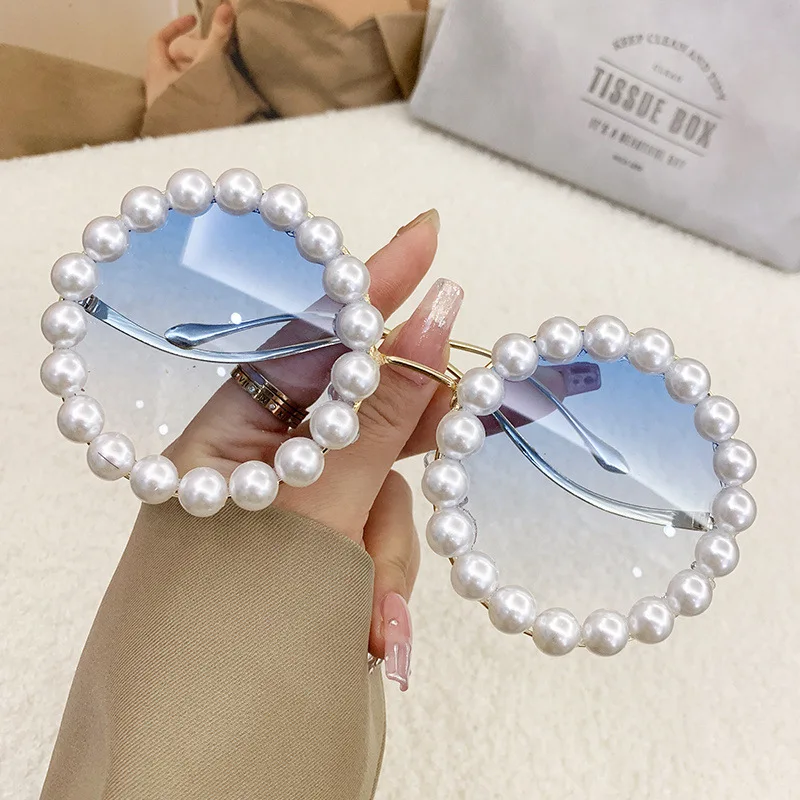 

Солнцезащитные очки с жемчужной отделкой, круглые, женские, UV400, с градиентными линзами, с волнистыми дужками, для уличной моды, фестивалей, вечеринок, повседневной носки, трендовые очки