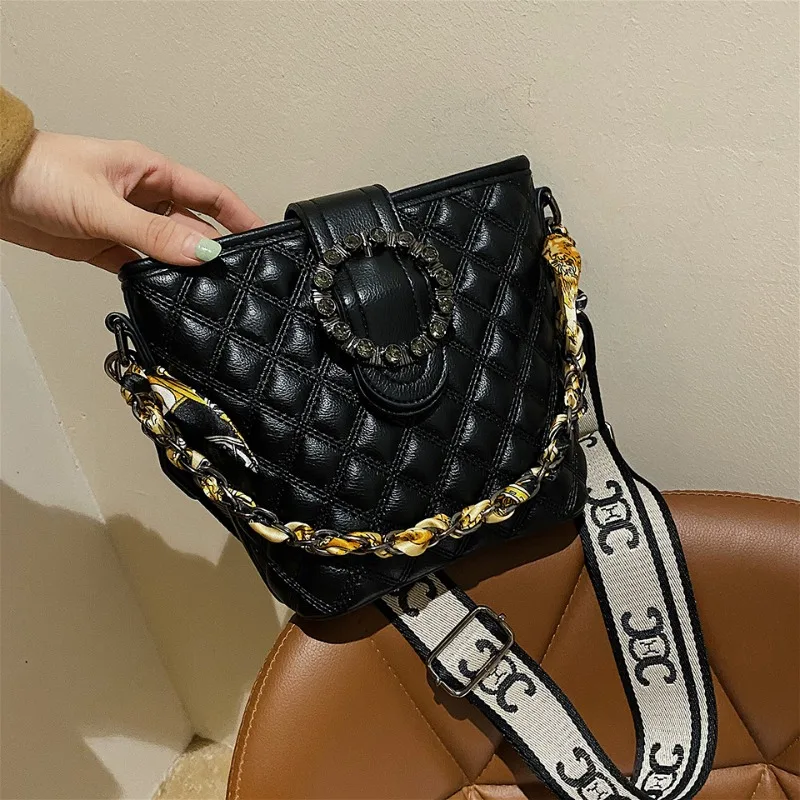 

Social Event Messenger Bag Women Multifunctional Shoulder Bag Elegant Choice For Gatherings And Celebrations