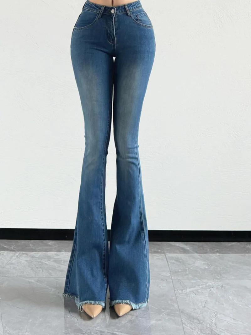 Pantaloni a zampa di elefante in Denim con frange a vita bassa blu chiaro pantaloni attillati da donna con glutei di sollevamento Sexy lavati fino al pavimento 6 o75