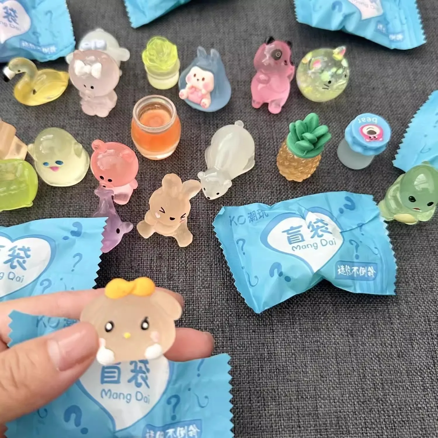 Leuchtende Mini-Tier-Blindbags: Kawaii im Dunkeln leuchtende Figuren, Modell-Überraschungstüten, niedliche Harz-Deko, Geburtstagsgeschenke