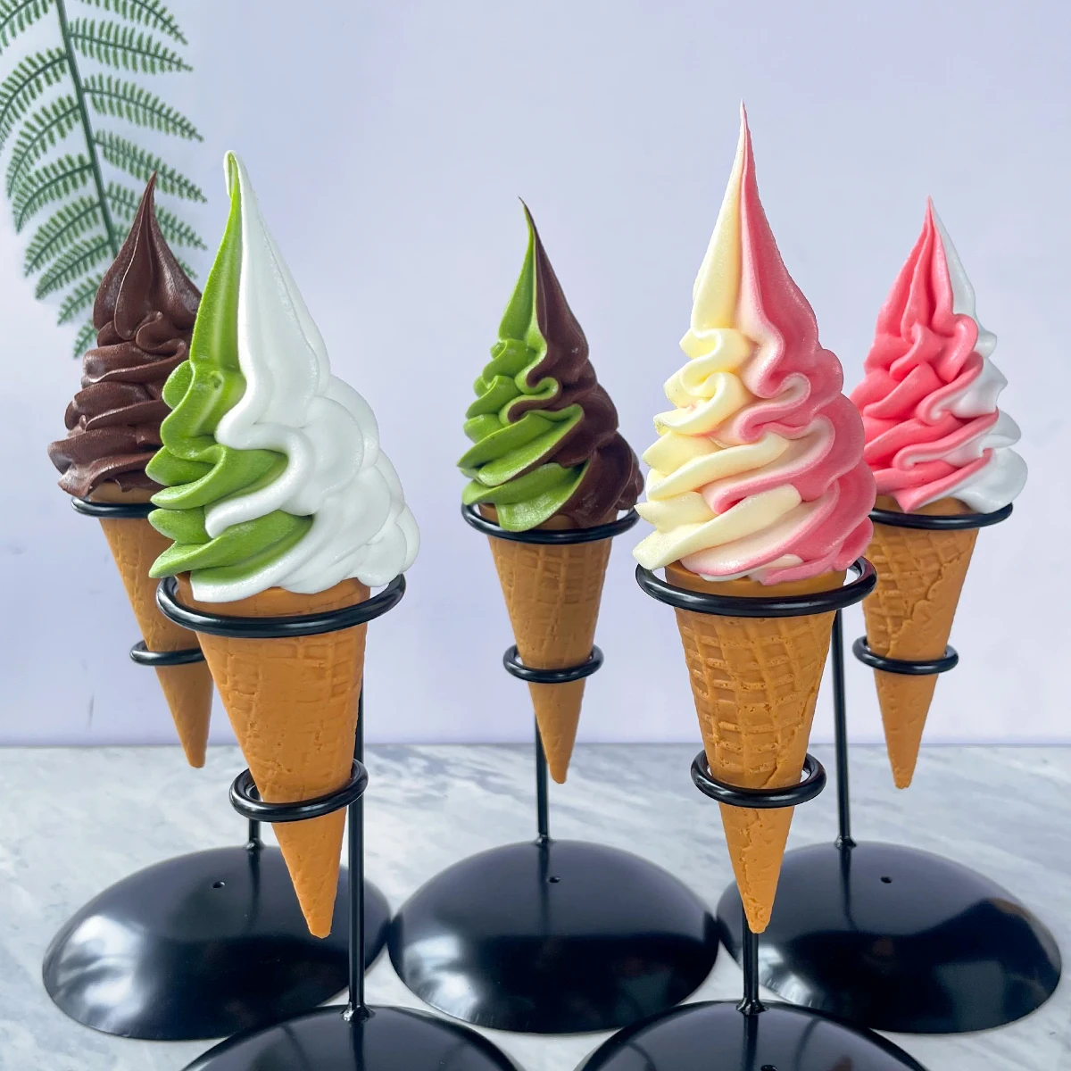 18cm Künstliche Weiche Eiscreme-Waffel, Fake Swirl Sundae Dessert, Realistische Lebensmittel-Fotografie-Requisiten für Café, Schaufenster und Küche – Detail 4