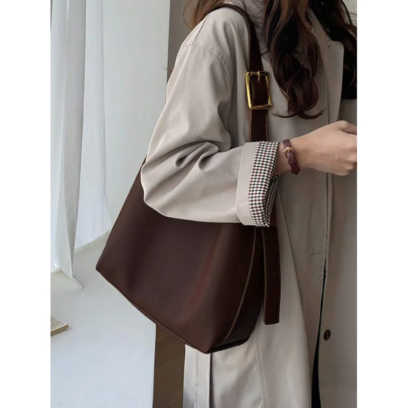 حقيبة كتف كلاسيكية جديدة ذات أسطوانة مترهل مع حقيبة حمل ذات سعة كبيرة، حقيبة نسائية ذات طراز بسيط، أعمال